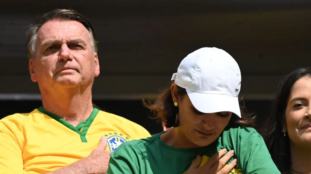 Michelle chama Jair de “líder” e destaca chamada à união