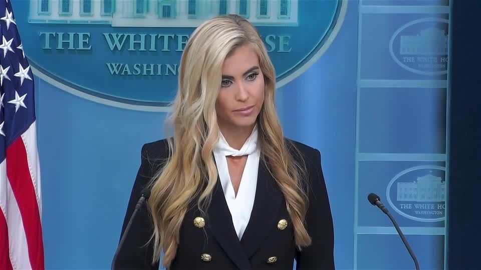 Nova porta-voz da Casa Branca erra ao citar Trump como marido