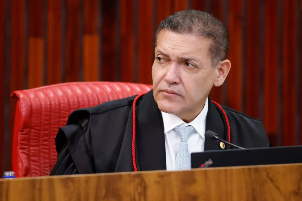 Kassio barra decisão de corregedor e suspende Exército de Lula