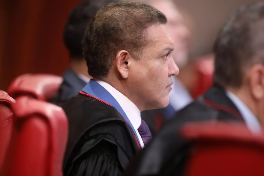 TSE mantém no ar site pró-Flávio e investiga financiamento oculto