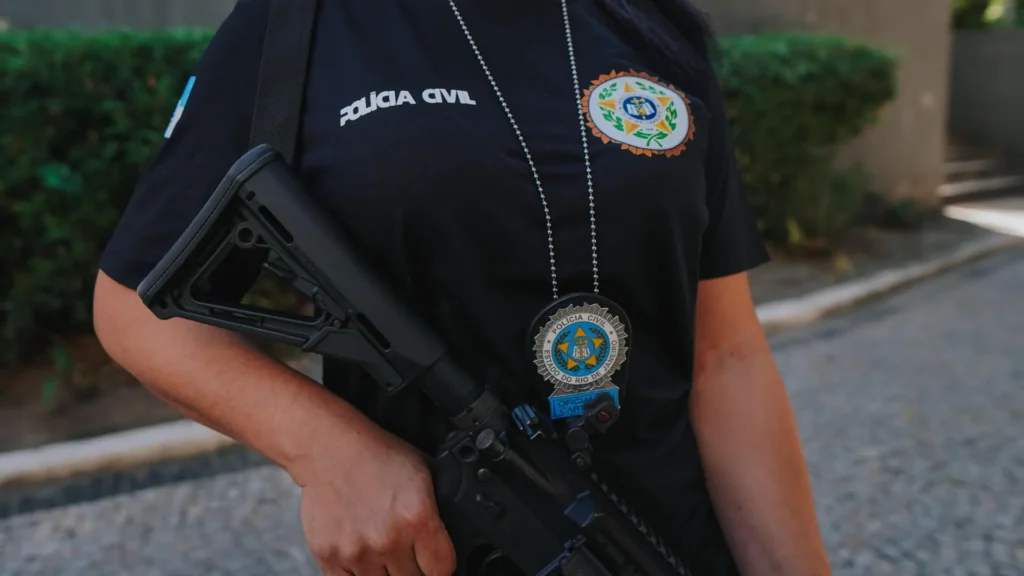 Quadrilha ligada ao tráfico na Maré é presa por roubo de remédio