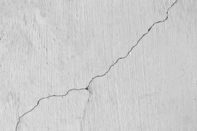 Rachadura na parede na horizontal ou vertical: entenda os riscos