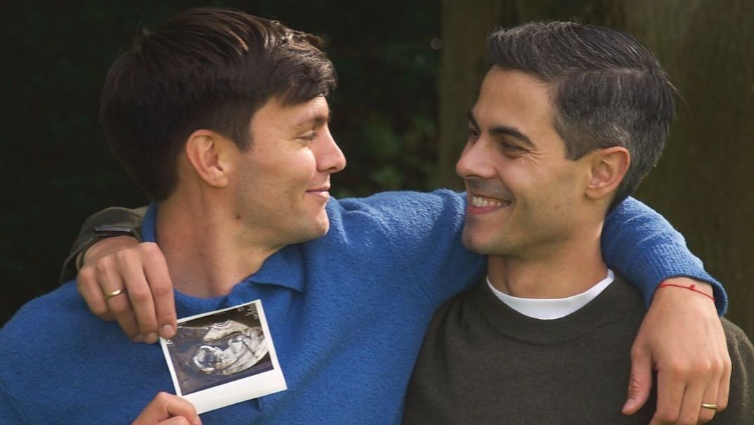 Premiê da Holanda espera 1° filho com noivo via barriga solidária