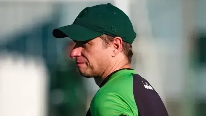 Coritiba demite o técnico Fernando Seabra e busca novo rumo