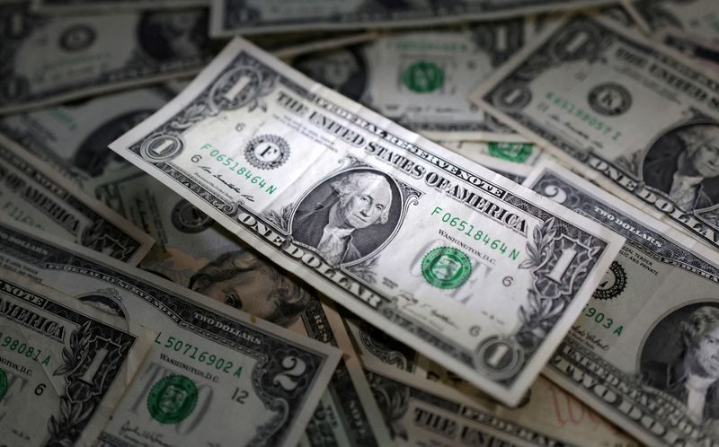 Dólar abre em alta com EUA e política fiscal brasileira em destaque