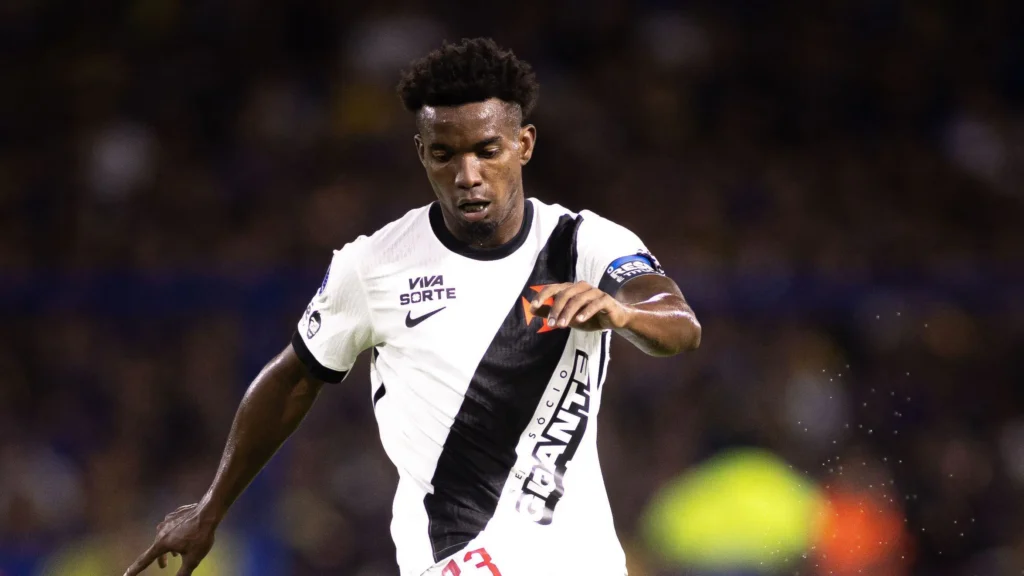 Thiago Mendes, capitão do Vasco, enfrenta racismo após jogo